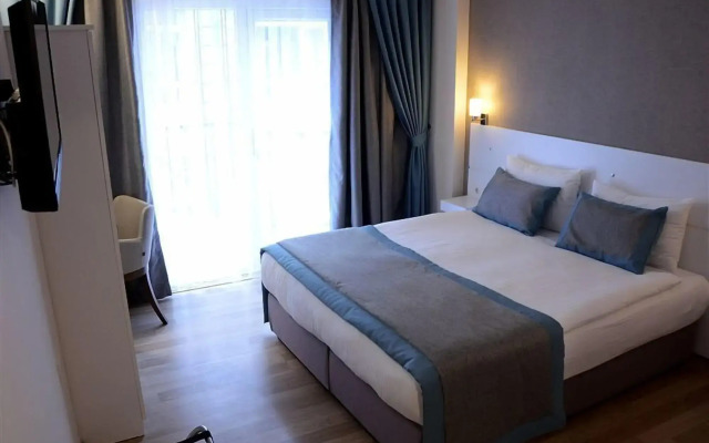 Parion House Hotel