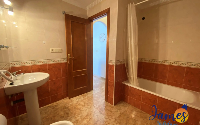 La Cinuelica 1st Flr apartment  &  com. pool L180