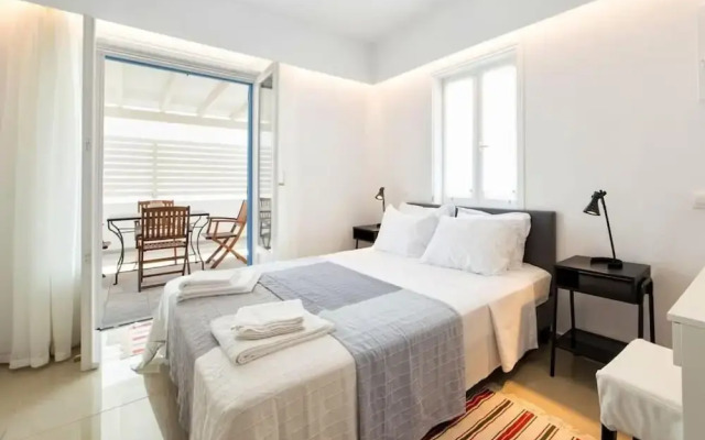 Naousa Center Living