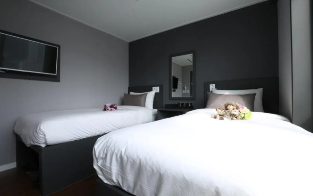 Step Inn Myeongdong 1