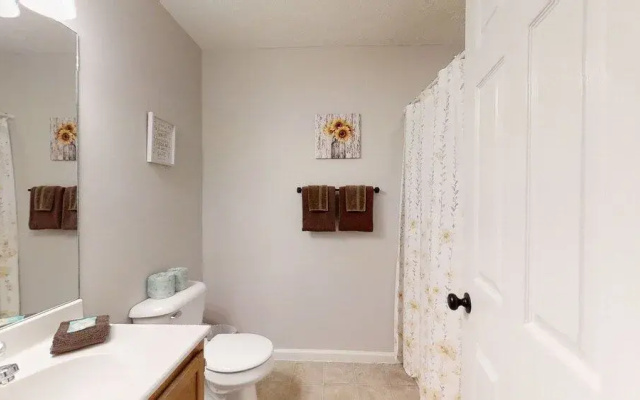 Country Getaway 3 Bedroom Home by Redawning