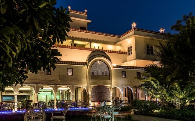Отель Mandawa Haveli вид на фасад