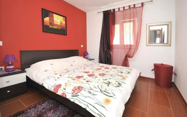 Beautiful Home in Zatoglav With Jacuzzi, Wifi and 4 Bedrooms