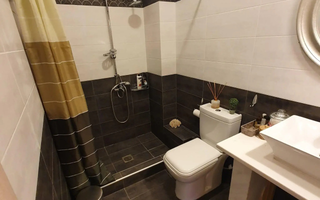 Apartment in Loutra Elenis With Garden