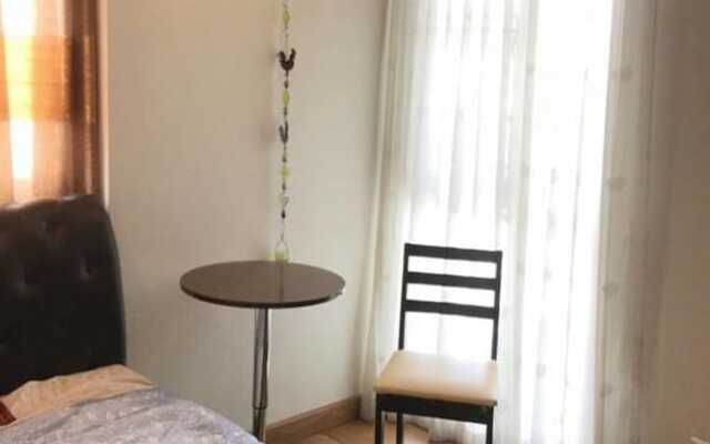 Отель The Fah Condominium Бангкок комната для гостей
