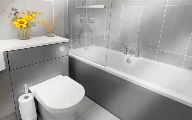 Wokingham - 2 bed with parking