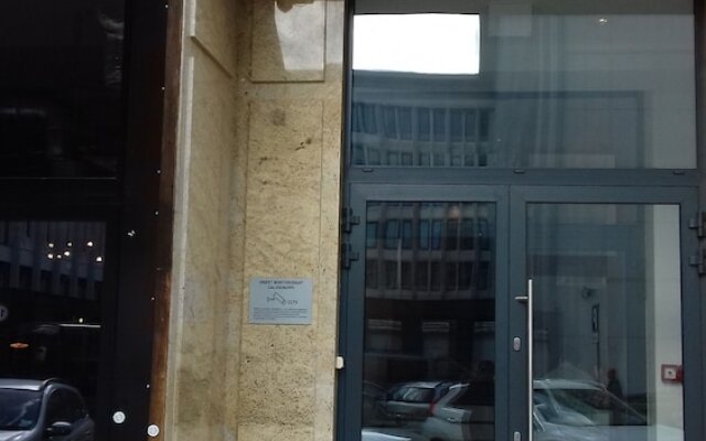 Отель Honey Hostel Centrum Польша, Варшава - отзывы, цены и фото номеров - забронировать отель Honey Hostel Centrum онлайн вид на фасад