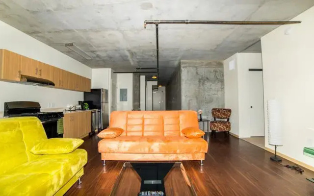 Hollywood Academy Apartment