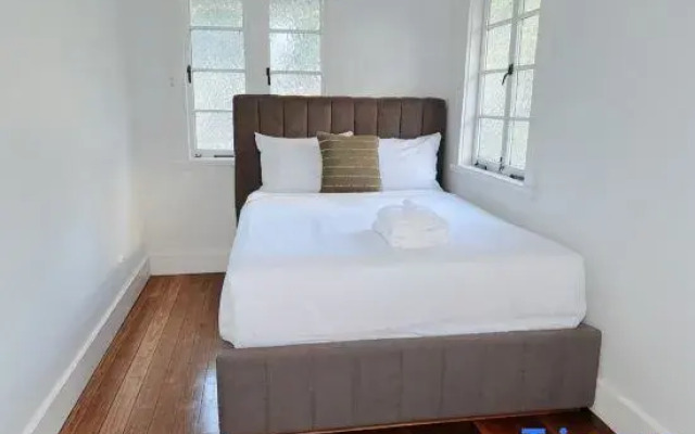 Walk to Southbank & Brisbane City | Art Deco House