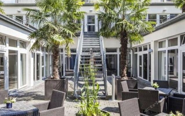 Burns Art Hotel вид на фасад