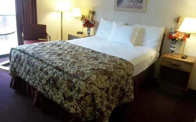Carriage House Motor Inn