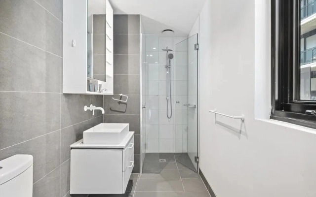 Well-lit 2-bed Apartment With Balcony