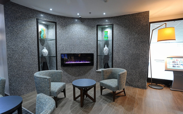 Holiday Inn Express & Suites Toronto Airport West by IHG
