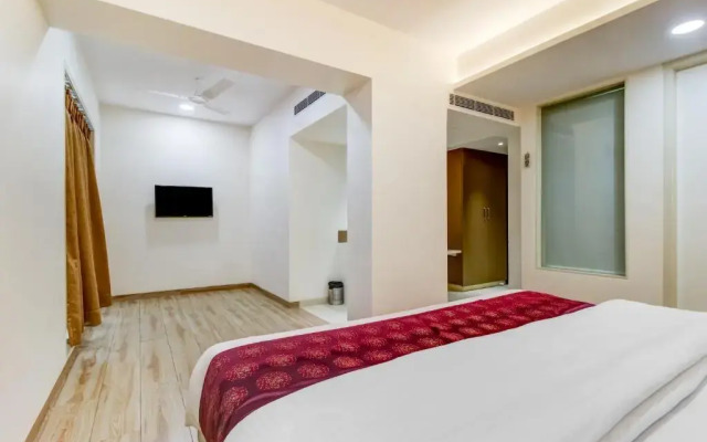 Oyo 13905 Hotel Grand Mookambika
