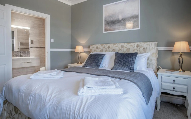 Gwynne House - 6 Bedroom - Tenby Harbour