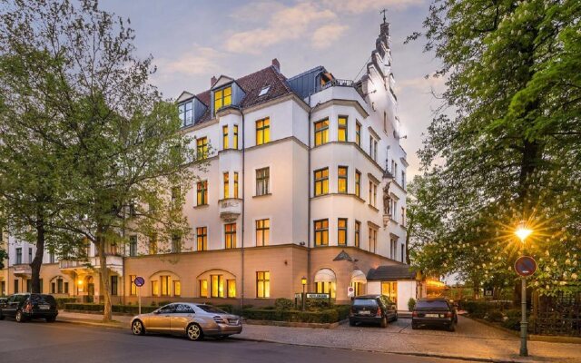 Отель Novum Hotel Kronprinz Berlin Германия, Берлин - 4 отзыва об отеле, цены и фото номеров - забронировать отель Novum Hotel Kronprinz Berlin онлайн вид на фасад
