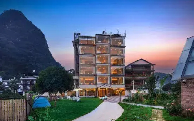 Lanshan Wangyue Homestay (Yangshuo Shili Gallery Store)