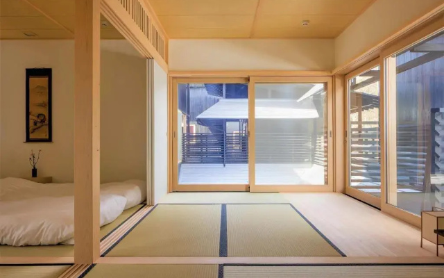 Shishi Iwa House