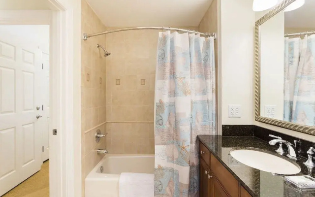Centre Court Chic - 3 Bed Centre Court Ridge - 3 Br condo by RedAwning
