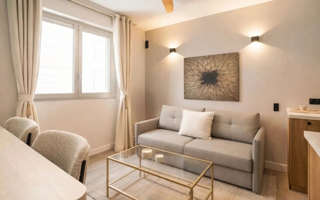 1601 Dumont