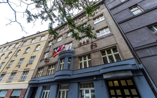 Отель Welcome ApartHostel Prague Чехия, Прага - 2 отзыва об отеле, цены и фото номеров - забронировать отель Welcome ApartHostel Prague онлайн вид на фасад
