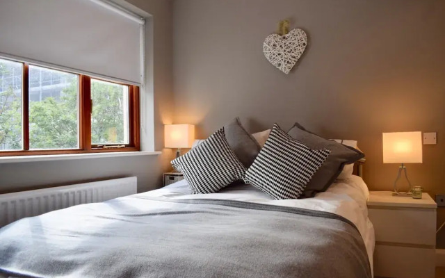 Modern 2 Bedroom House in Secure Neighbourhood