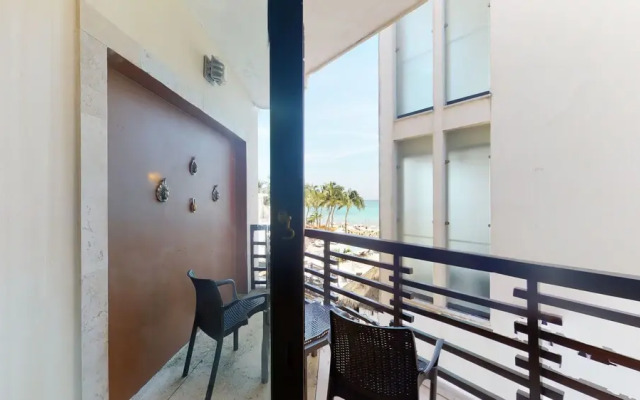 Aldea Thai 221 By Lockey