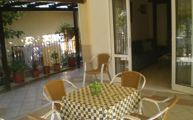 Hotel Ion