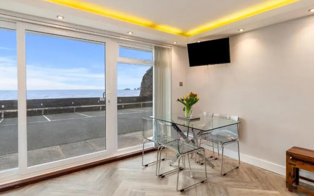 Pleasant View - Direct Beach Access Sea Views and Parking