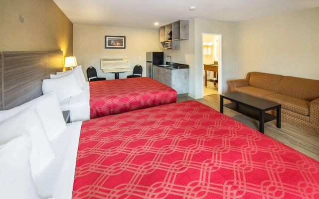Econo Lodge Inn & Suites