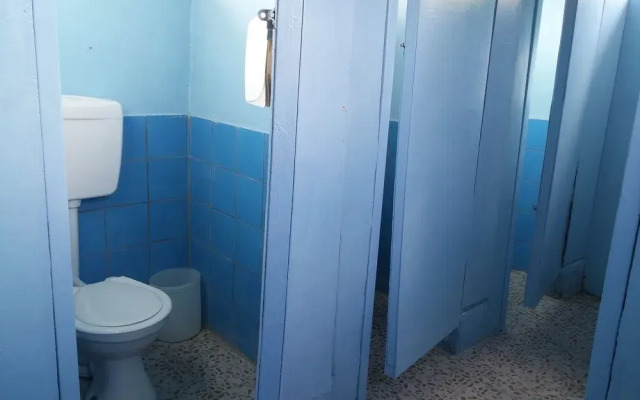 Blue Pango Motel - Hostel