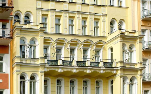 Hotel Maxim вид на фасад