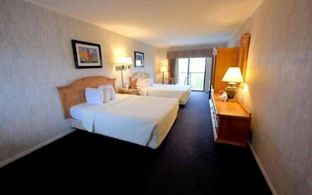 Grand Mackinaw Beachfront and Waterpark