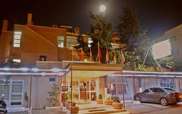 Lades Hotel Силифке вид на фасад