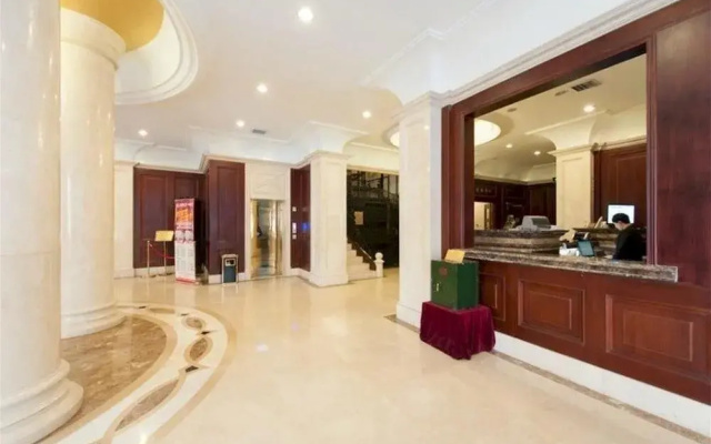 Tianjin First Hotel (Xiao Bai Lou Five Avenue Tourist Area)