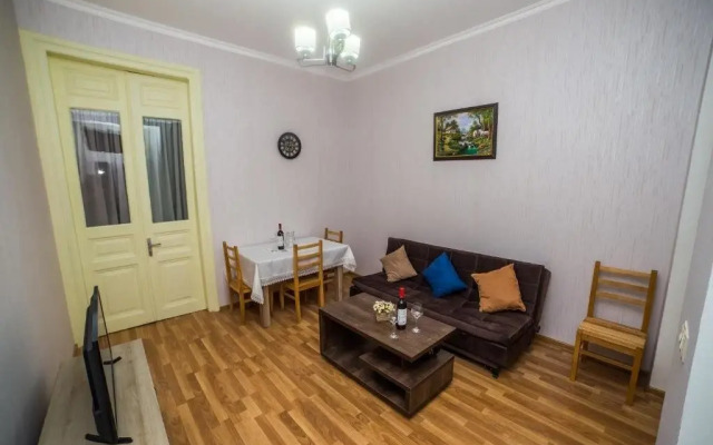 12 Nikoloz Izashvili Street