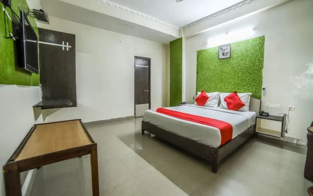 OYO 14816 Hotel Omni