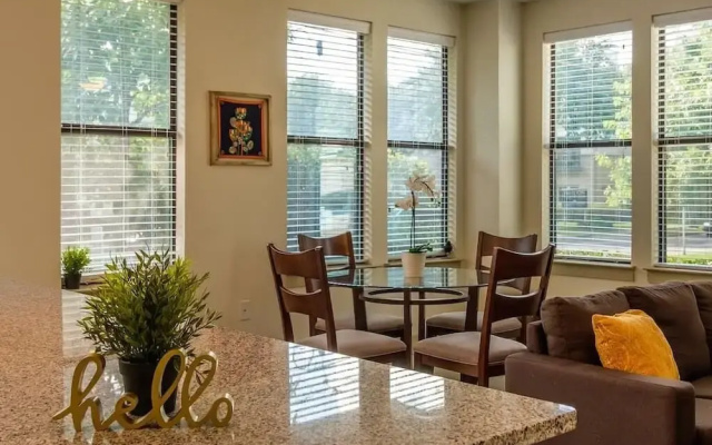 Bright Apartments by Frontdesk