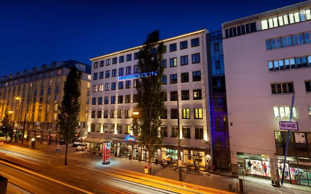 Fleming's Hotel München-City вид на фасад
