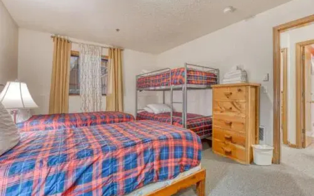 Little Trail Lodge
