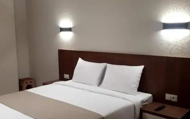 +995574777001