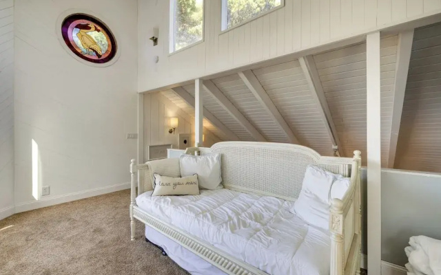 Coastal Tillamook Vacation Rental: Ocean Views!