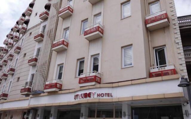 Utkubey Hotel вид на фасад