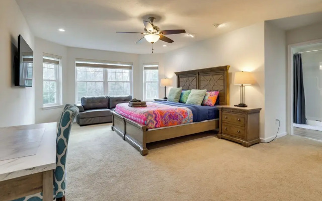 Hot Tub + Lake Access: Spacious Tobyhanna Home