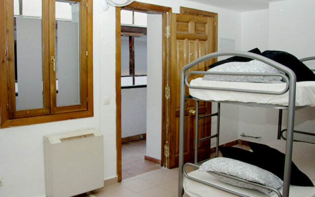 Mad4you Hostel комната для гостей