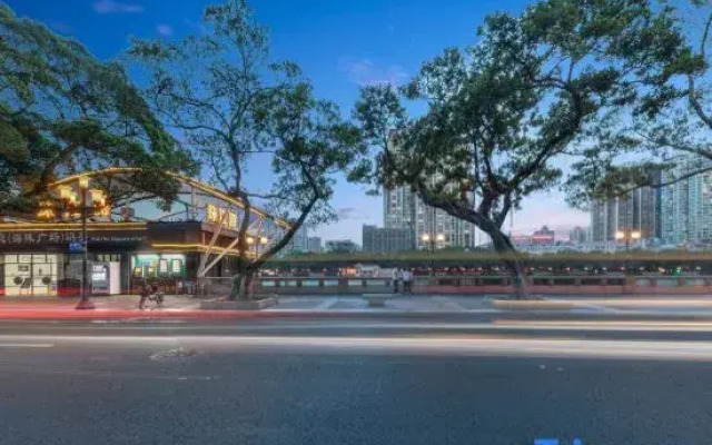 Yimi Apartment (Guangzhou 13 Hangyi De Road Subway Station)