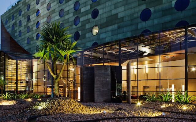 Hotel Unique вид на фасад