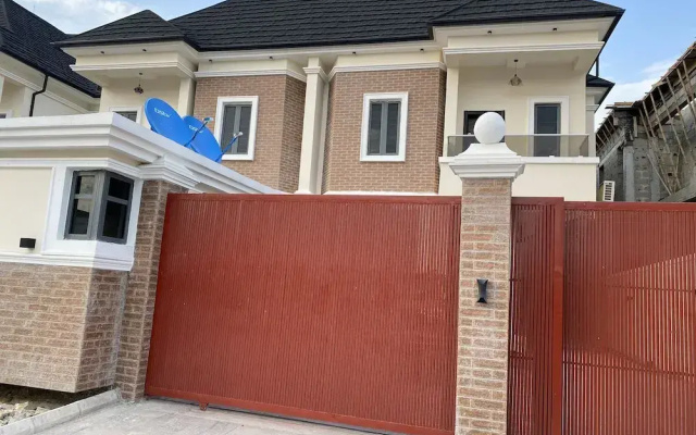 Luxurious and Inviting 4-bed House in Chevro-lekki