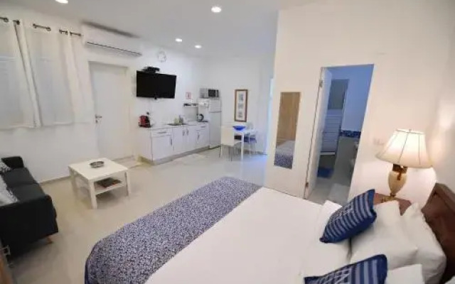 Turquoise Apartment with Pool
