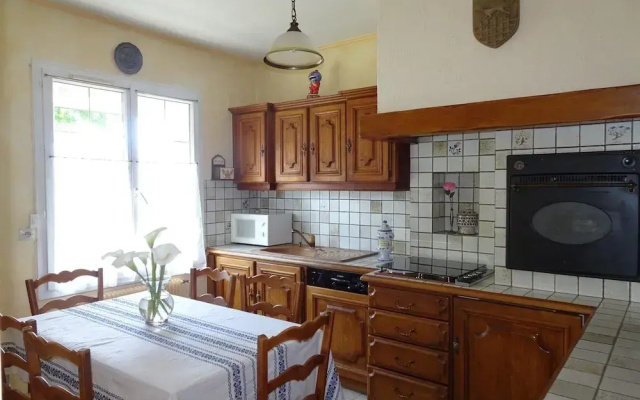 Holiday Home in Guerlesquin Near Lake